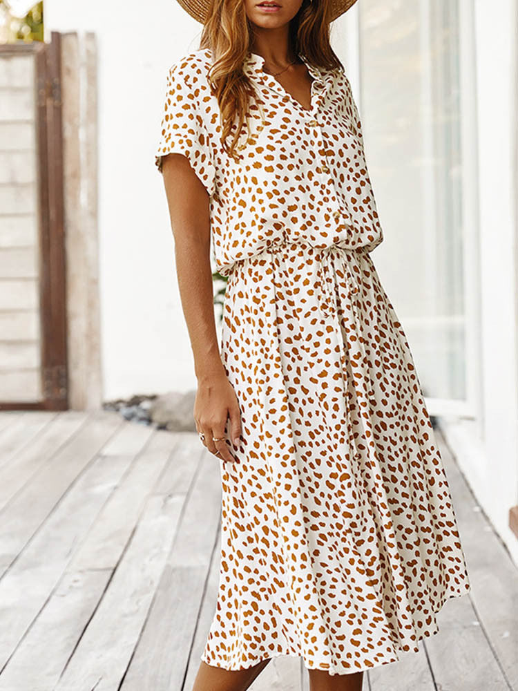 Elegante gepunktete Sommerkleid für jeden Anlass