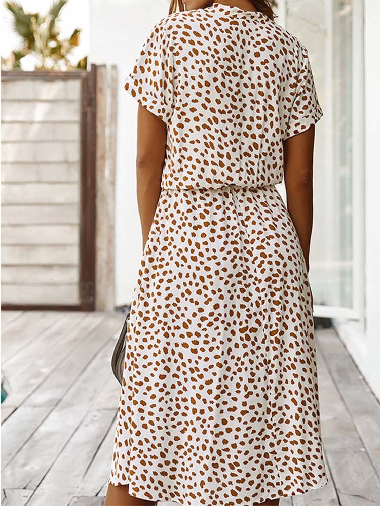 Elegante gepunktete Sommerkleid für jeden Anlass