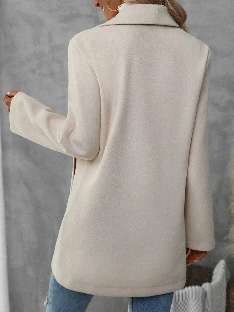 Weiche elegante Strickjacke für jede Gelegenheit