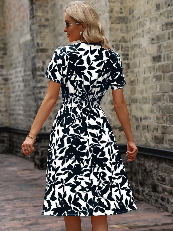 Elegantes | Florales Kleid Mit Wickelausschnitt - Feminin Und Vielseitig Für Jeden Anlass für dich