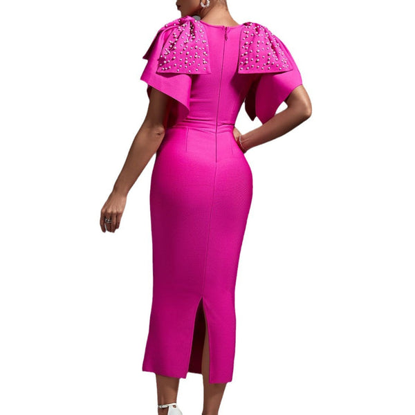 Strickkleid mit unregelmäßigem Saum und Perlenverzierung