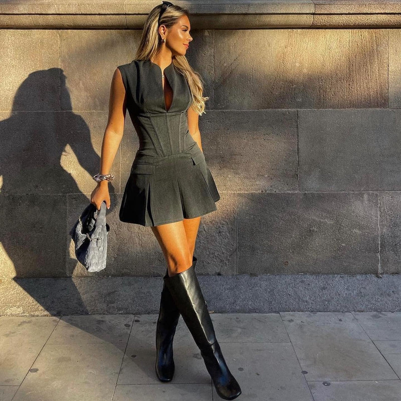 Elegantes Heidi -Minikleid Mit Korsett Und Faltenrock