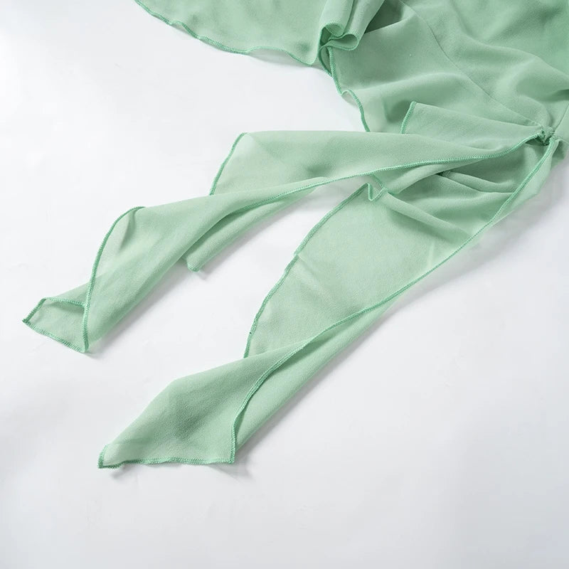 Luftiges, Elegantes Minzkleid mit Rüschenschichten