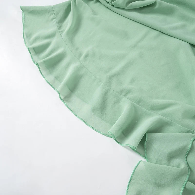 Luftiges, Elegantes Minzkleid mit Rüschenschichten