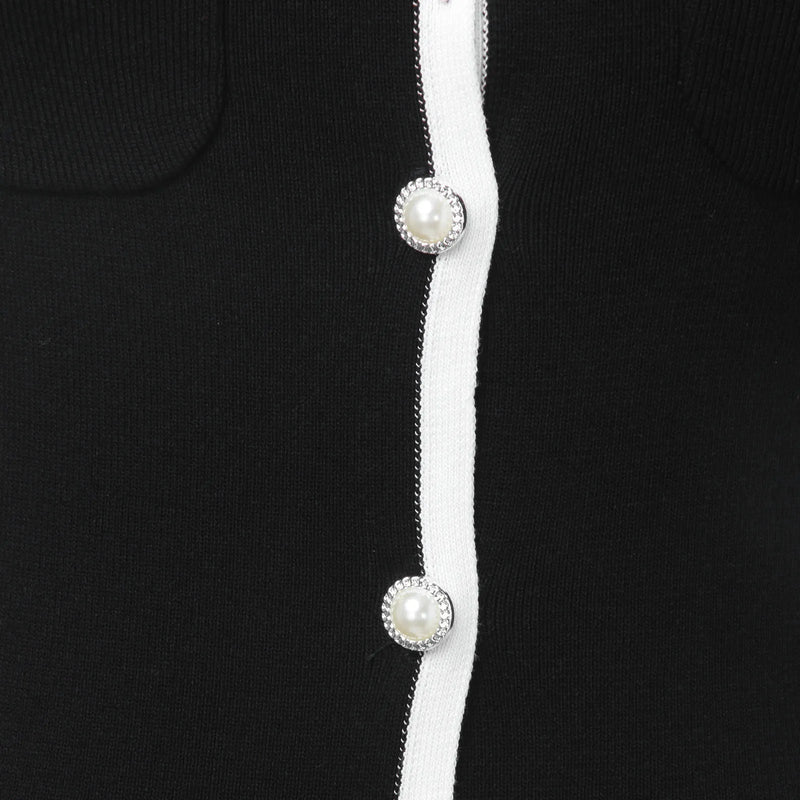 Elegantes Heidi -Minikleid mit Knöpfen und Besatz