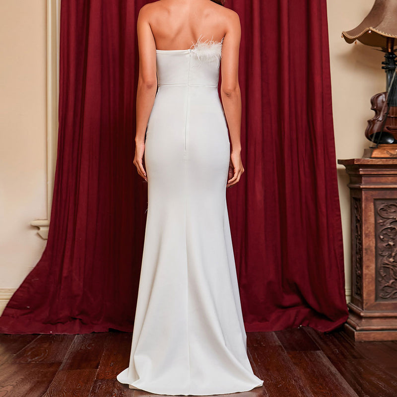 Elegantes Maxikleid mit Federbesatz für Feste