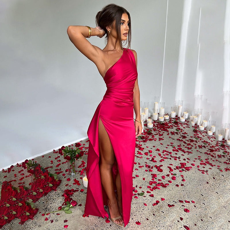 Elegantes Maxikleid mit Einem Schulterdesign