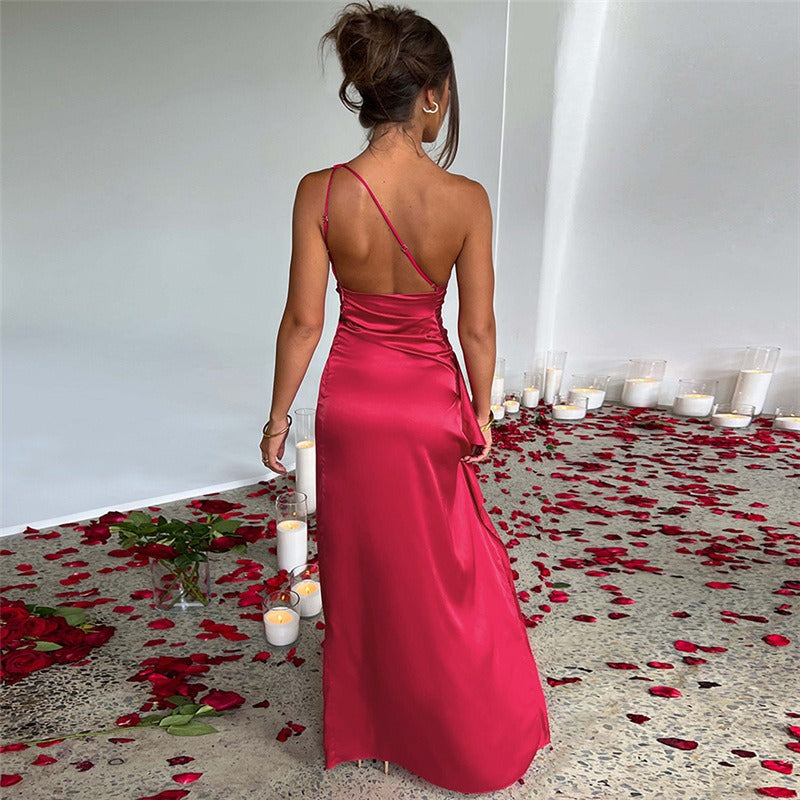 Elegantes Maxikleid mit Einem Schulterdesign