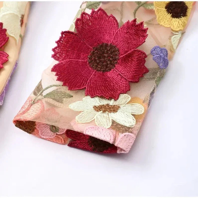 Warmes | handgefertigtes Blumenkleid für dich