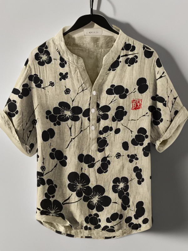Japanisches Hemd mit Kirschblüten