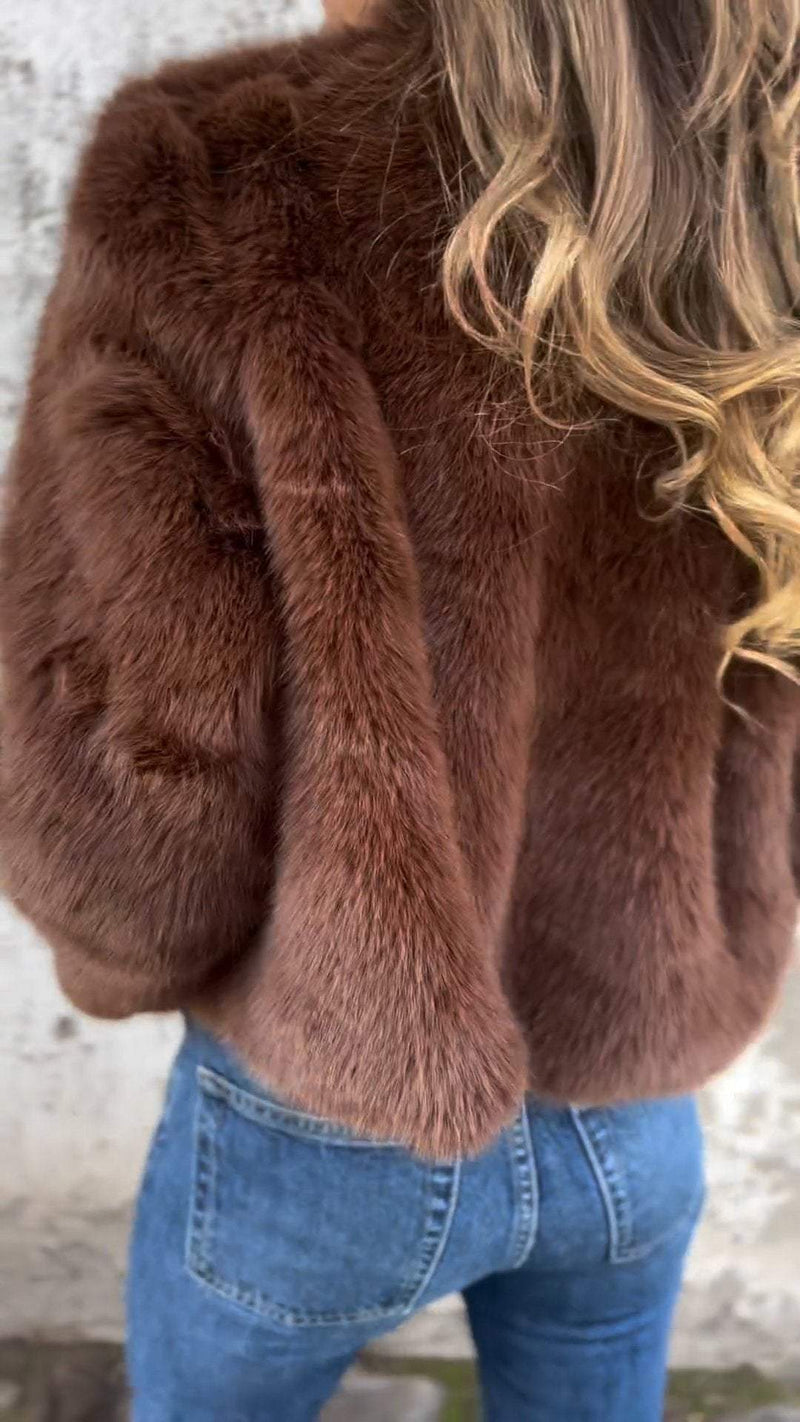 Weiche und elegante Kunstpelzjacke