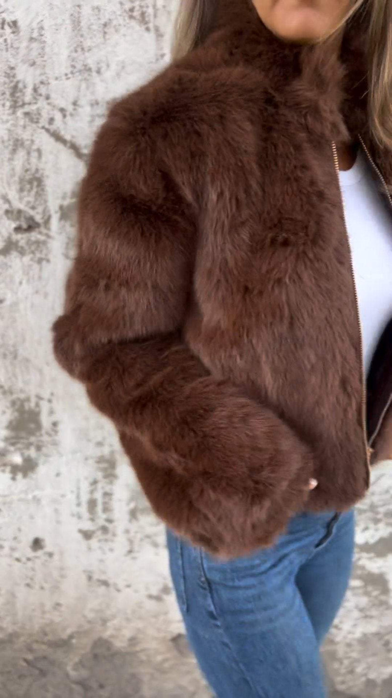 Weiche und elegante Kunstpelzjacke