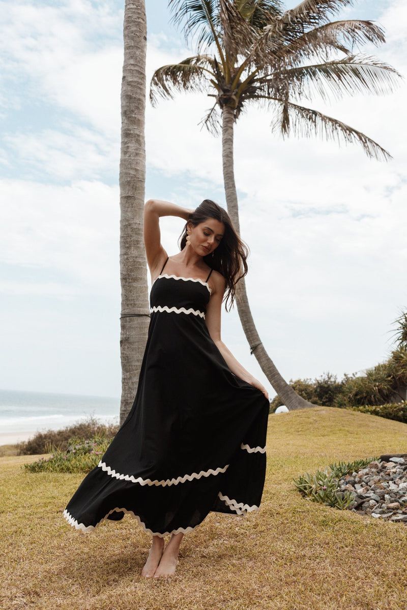 Elegantes Schwarzes und Weißes Langes Kleid