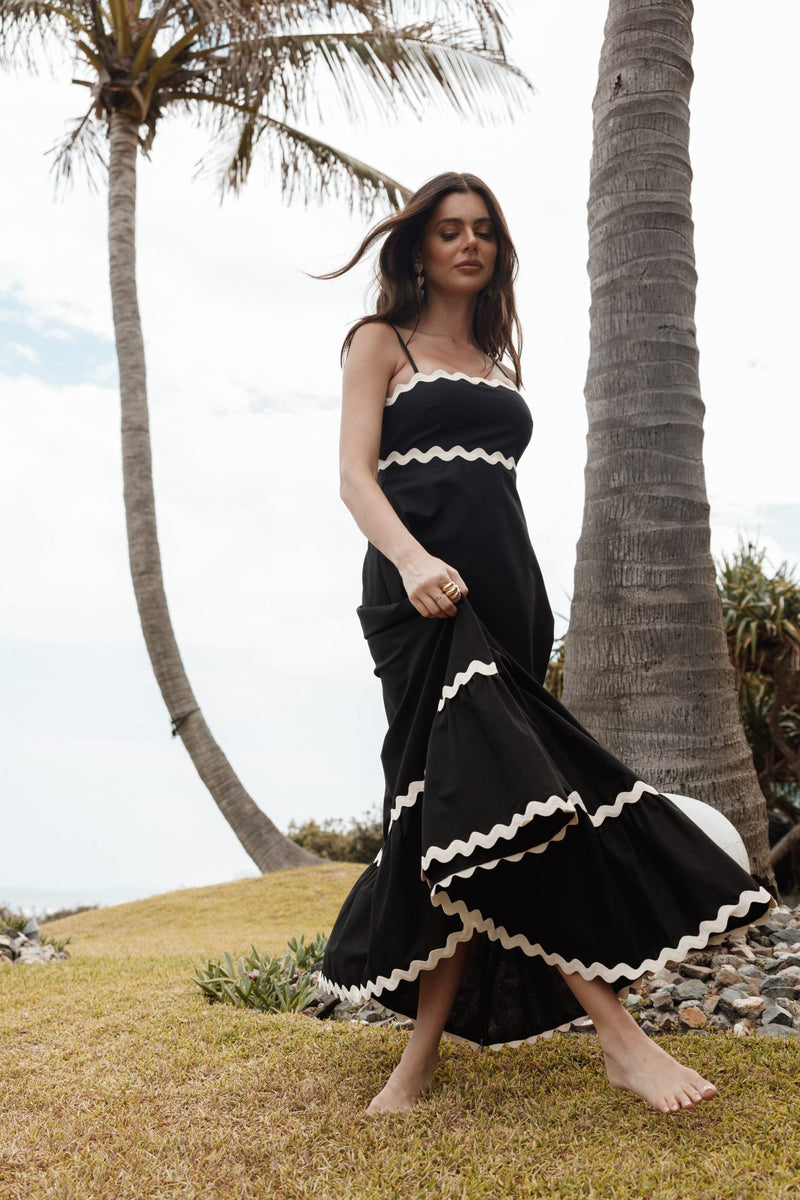 Elegantes Schwarzes und Weißes Langes Kleid