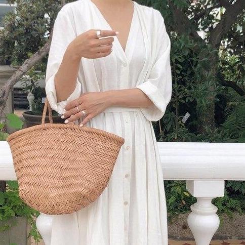 Elegantes Kleid mit Knopfleiste und ausgestelltem Rock