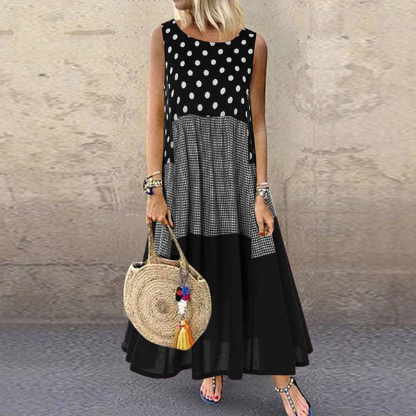 Schönes Kleid aus kombinierten Materialien für den Sommer
