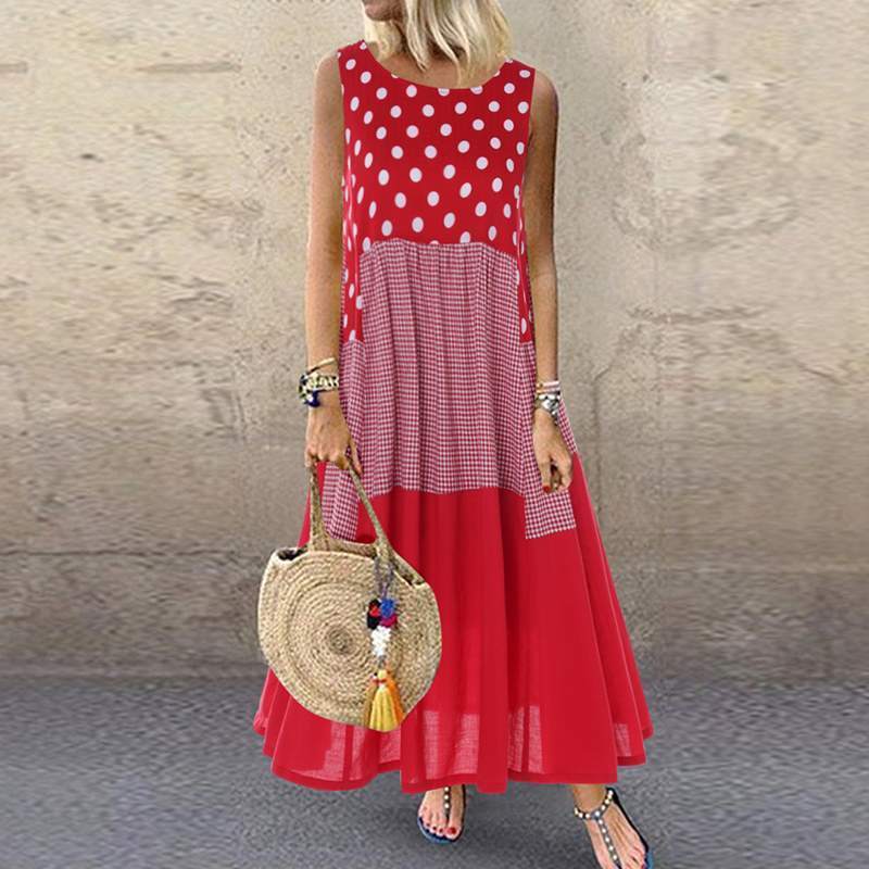 Schönes Kleid aus kombinierten Materialien für den Sommer