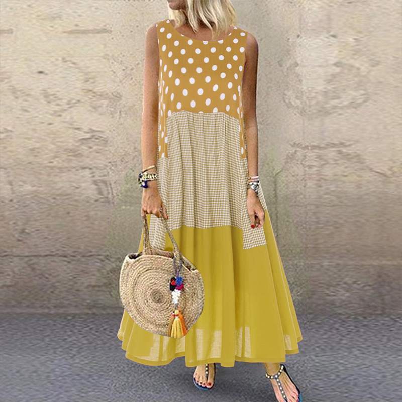 Schönes Kleid aus kombinierten Materialien für den Sommer